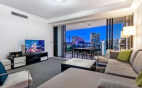 Spacious And Modern 3 Bed Apartment In Central Broadbeach At Sierra Grand
